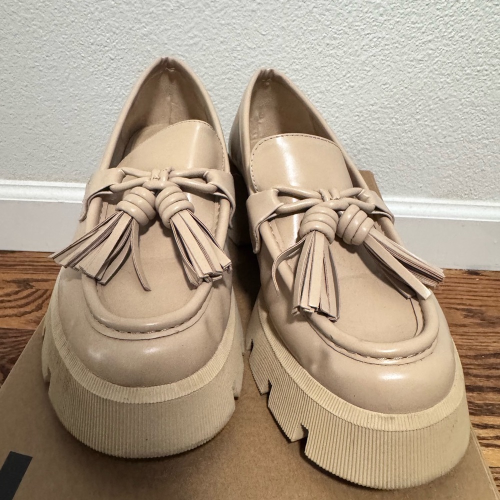 Zara Women's Beige Loafers with Tassels